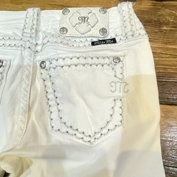 White Miss Me Denim Signature Cuffed Capri Jeans in Size 26 - Picture 4 of 9